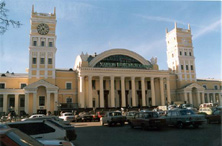 Фасад здания Харьковского вокзала. 2001 год